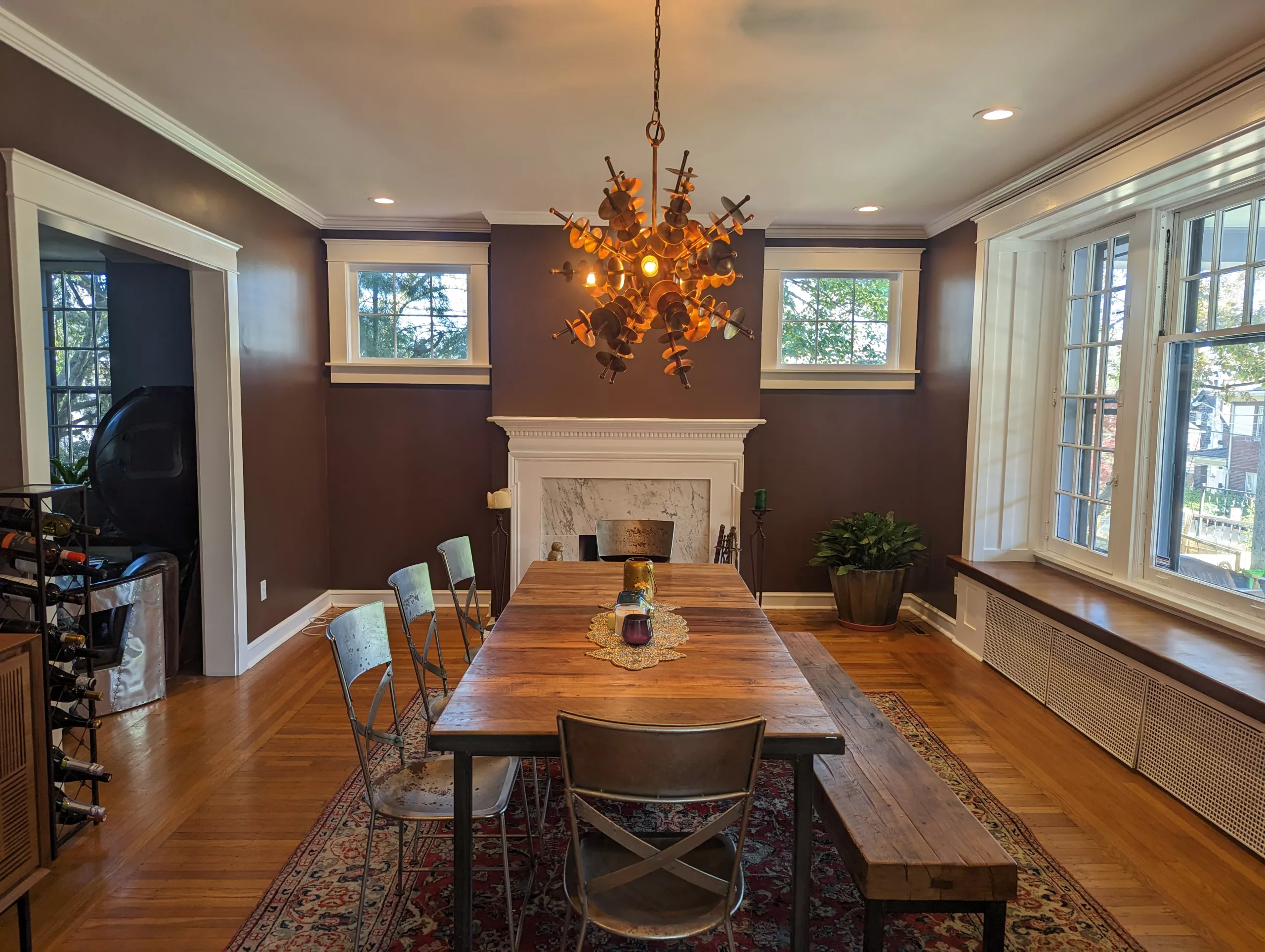 Chic dining room using Benjamin Moore French Press colorway